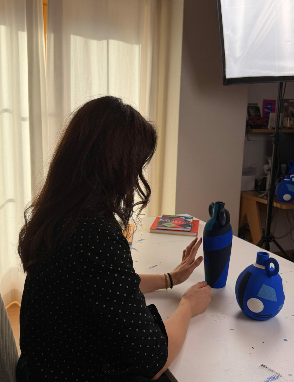 axe-chambre-murotopia-eilena-braye-sculptures-vases-contemporary-ceramic-behind-the-scene