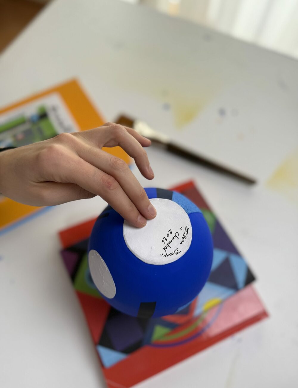 chambre-murotopia-eilena-braye-sculpture-vase-ceramic-artwork-signature-detail