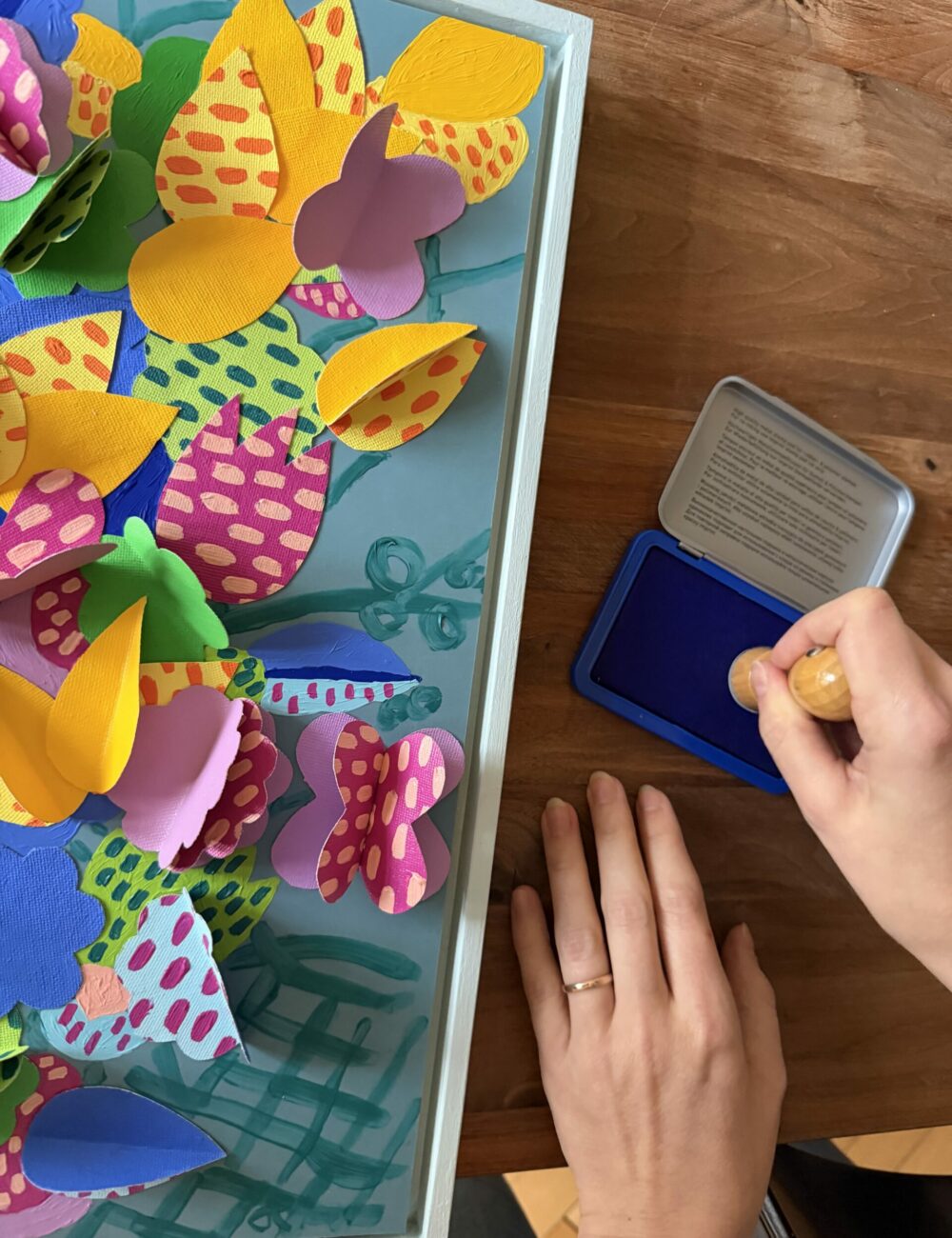 flowers-table-2-colourful-justyna-maria-porowska-painting-detail-stamp