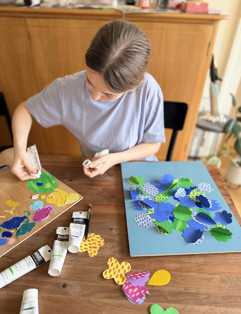 flowers-table-I-detail-frame-ceramic-painting-justyna-maria-porowska-behind-the-scene flowers-table-I-detail-frame-ceramic-painting-justyna-maria-porowska-behind-the-scene